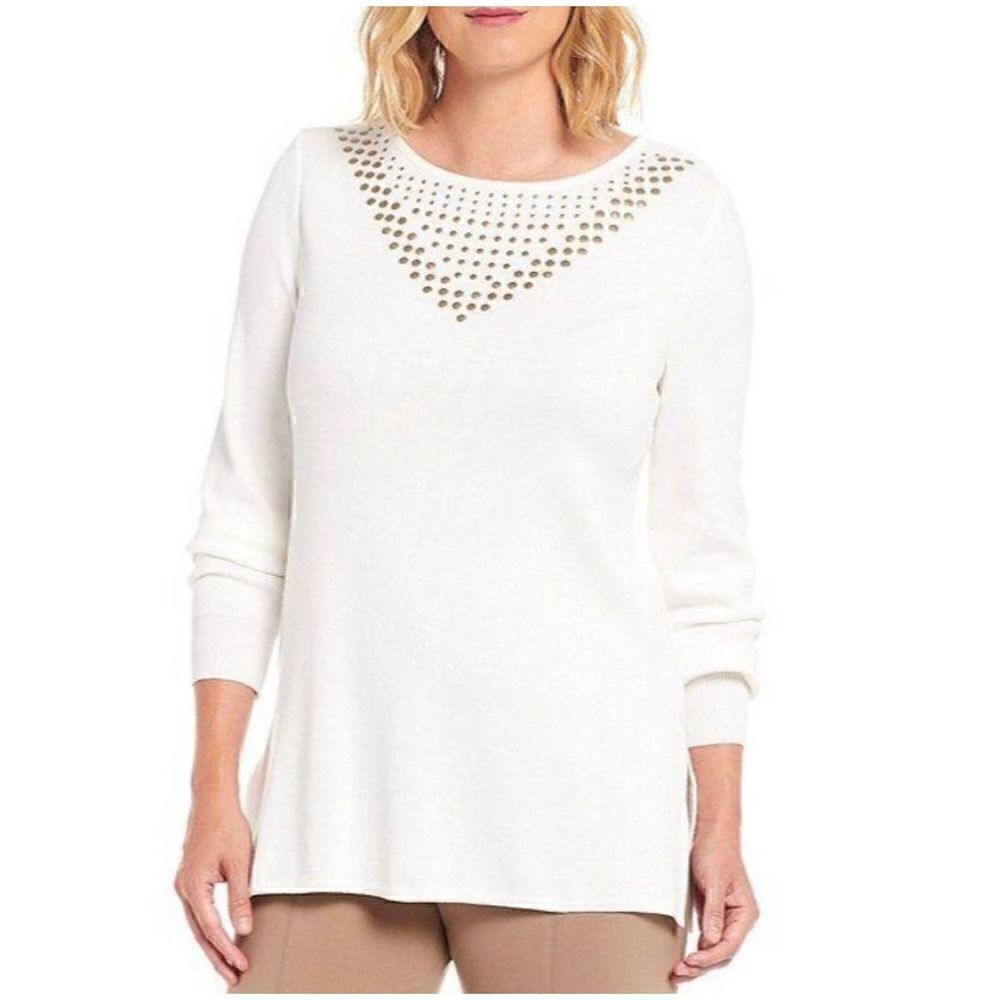 Misook cream knit sweater with ribbed cuffs and flat bronze garnets